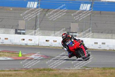 media/Nov-26-2022-Fastrack Riders (Sat) [[b001e85eef]]/Level 3/Session 3 Outside Turn 9/